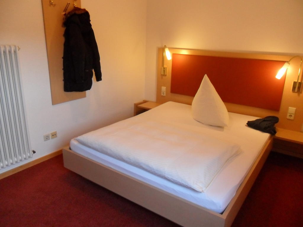 Hotel Phoenix Rastatt Quarto foto