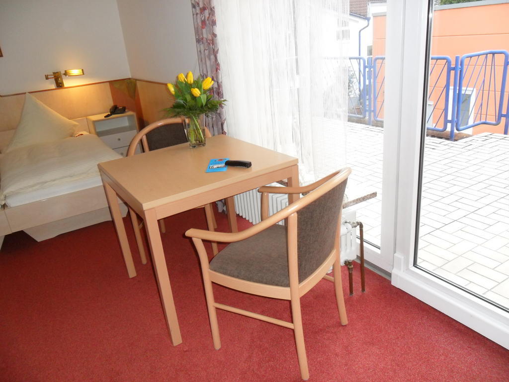 Hotel Phoenix Rastatt Quarto foto